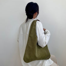 Load image into Gallery viewer, JAZZ Tote - Ribbed Olive Green