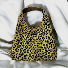 Load image into Gallery viewer, Large JAZZ Tote - Leopard
